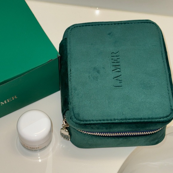 La Mer the moisturizing Soft Cream with emerald Velvet Case brand new - Picture 5 of 16